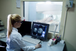 Biblioteca virtual de radiologia: conhecimento científico integrado ao PACS