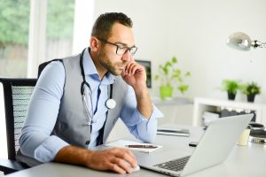 gestão de clínicas, Gestão de Clínicas: Por que acompanhar indicadores de agendamento e cancelamento de consultas?