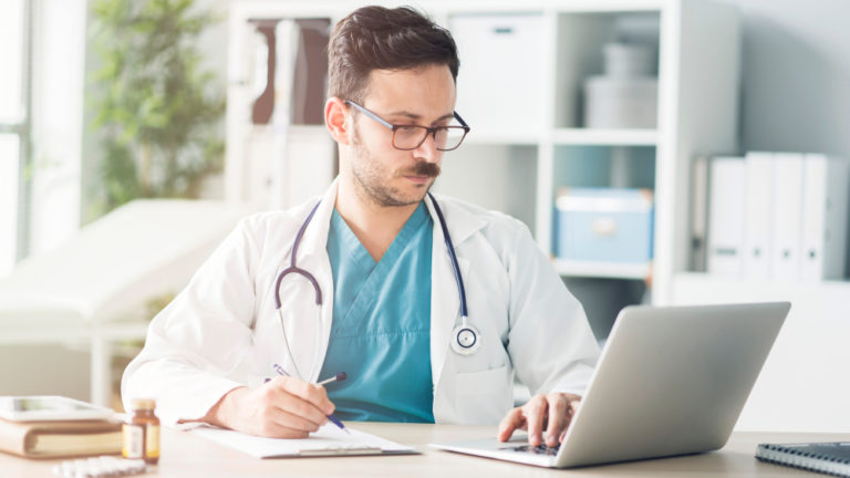 controle de vacinas, Como fortalecer a segurança de dados na saúde com soluções na nuvem