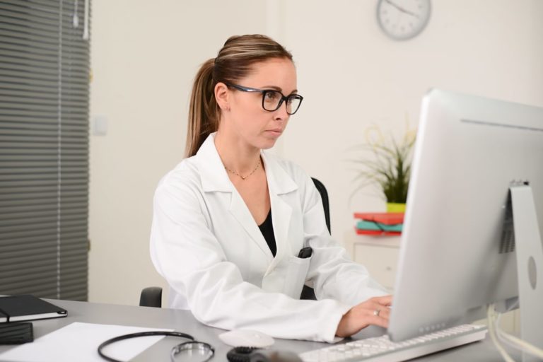 gestão de clínicas médicas, Software para clínicas e policlínicas: recursos essenciais para uma gestão eficiente