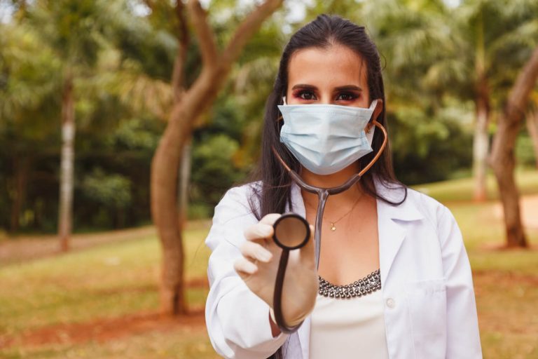 gestão hospitalar, 4 soluções para os desafios para ampliação do acesso à saúde no Brasil