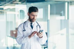 Chatbot: como o uso da IA otimiza o contato dos pacientes com a clínica?