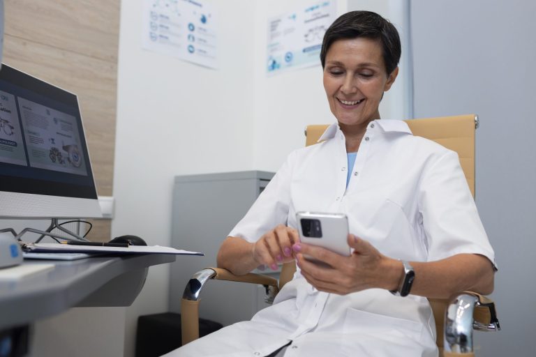 Chatbot, Atendimento via Whatsapp: saiba como integrar com sistemas de gestão para otimizar a jornada do paciente